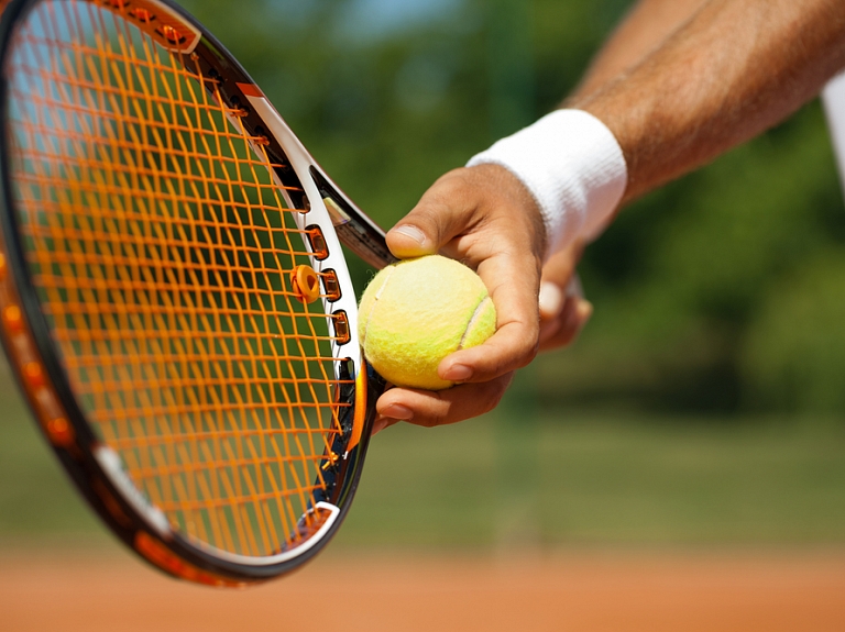 "Sporta nakts" ietvaros aicina izmēģināt roku tenisa spēlē
