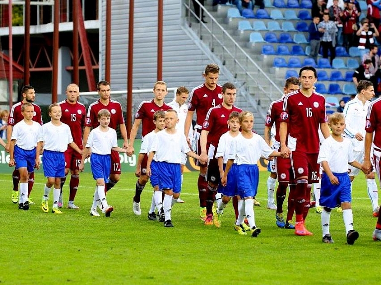 Puisis no Viesītes- Latvijas futbola izlases pavadonis

