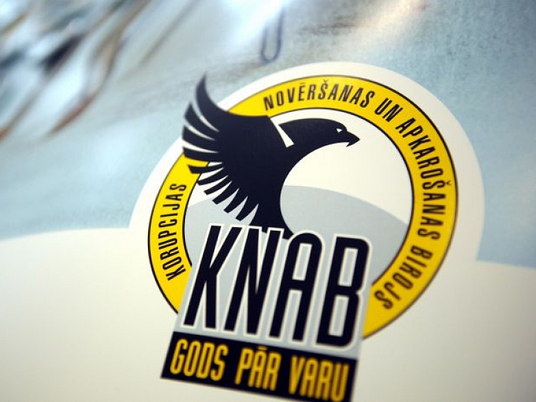 KNAB Ploriņam un Štriham aizliedzis pildīt pienākumus; sāk kriminālprocesu

