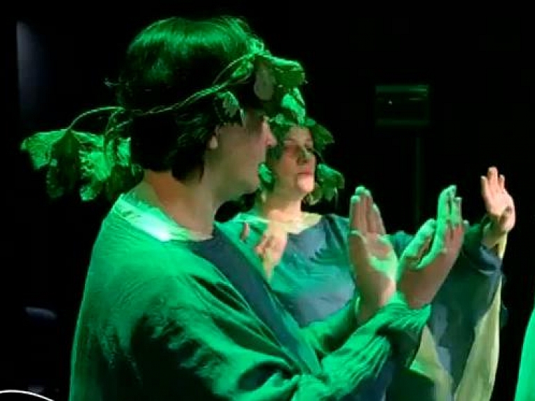 Ādažos iestudē eiritmijas pasakas uzvedumu

