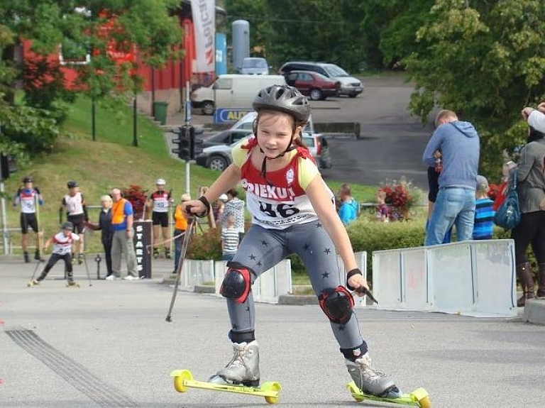 Aizvadītas sacensības "Cēsu rollersprints 2015"

