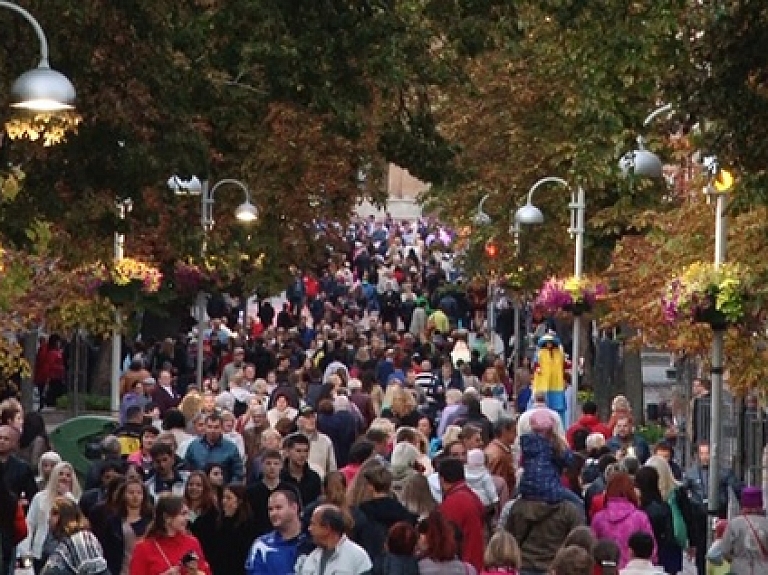 Daugavpilī aizvadīti Rīgas ielas svētki