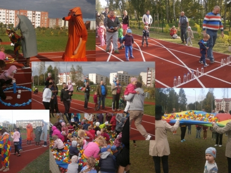 Aizkraukles stadionā varēja sastapt sportojošus tēvus

