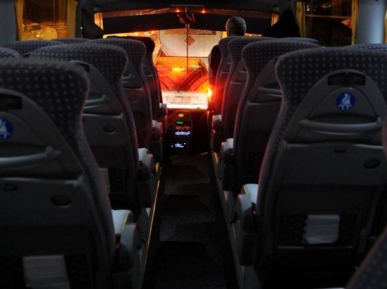 Valkas iedzīvotāji neapmierināti ar biļešu cenas kāpumu sabiedriskajā transportā

