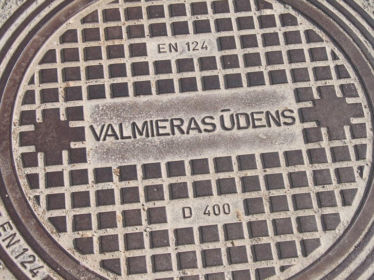 "Valmieras ūdens" uzsāk pakalpojumu līgumu pārslēgšanu ar Viestura laukuma un ciema Viesturi iedzīvotājiem