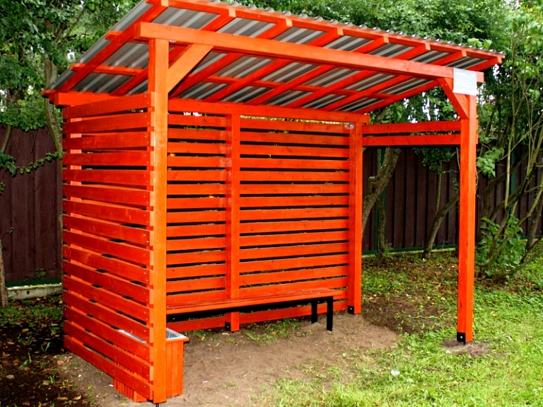 Garciemieši dāvina skolēniem pieturu un senioriem atpūtas vietu

