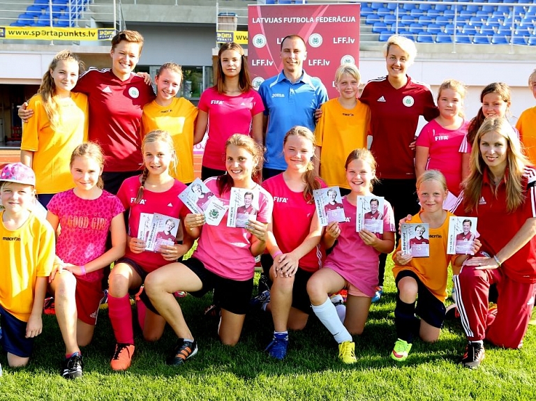 Iecavā notika sieviešu futbola attīstības vizīte

