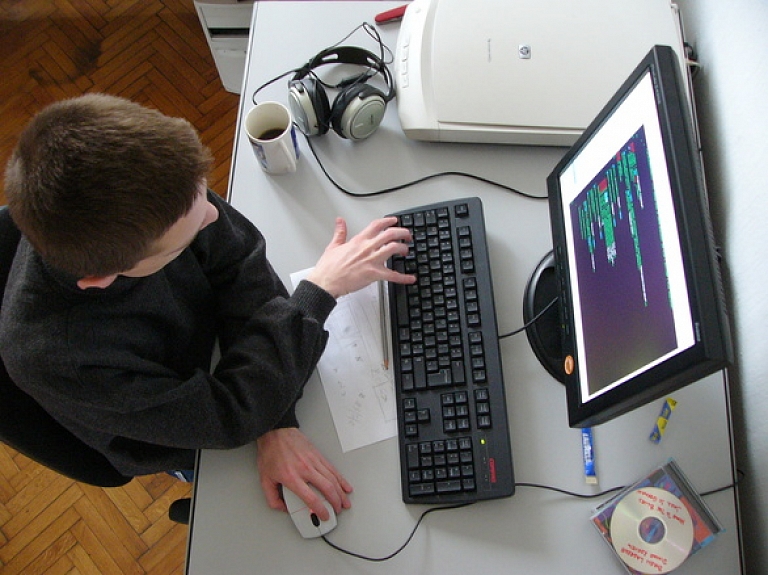 Elektroniskās naudas iestāde "Transact Pro" saskaras ar IT speciālistu trūkumu

