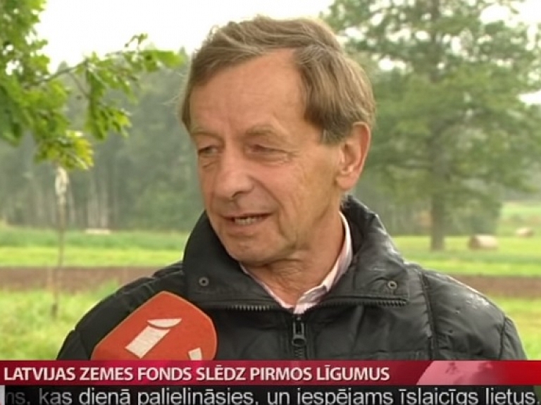 Latvijas Zemes fonds slēdz pirmos līgumus

