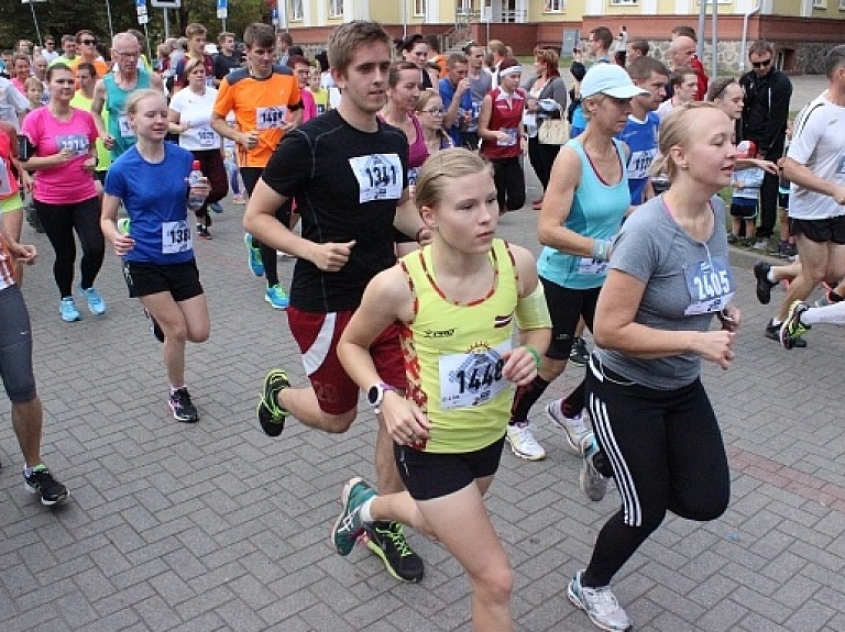 Turpinās "Sportlat Valmieras maratons 2015"