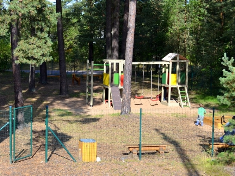 Gaujas ciemā jauns bērnu rotaļu laukums

