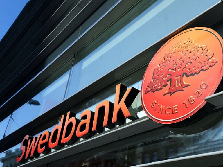 "Danske Bank" privātpersonu biznesu Latvijā un Lietuvā nodos "Swedbank"