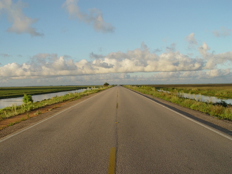 Babītes pagastā pār Jūrmalas šoseju būvēs gājēju un velobraucēju tiltu

