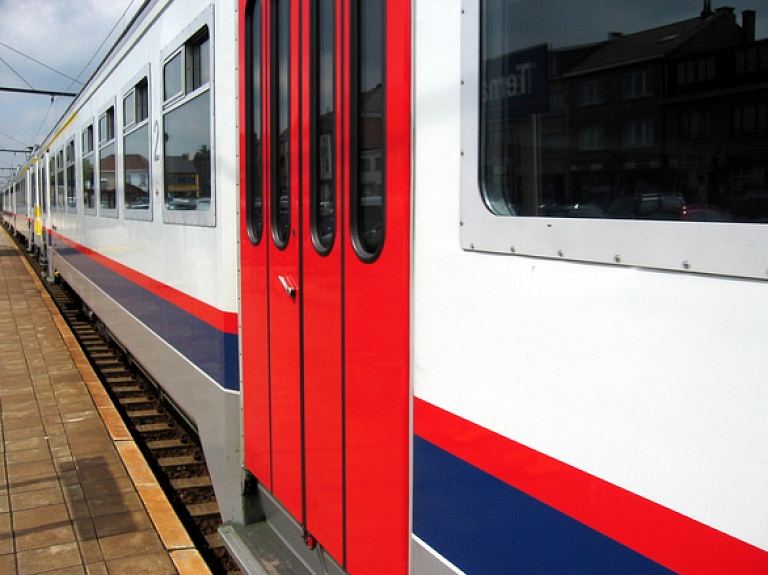 Pumpuru un Slokas stacijās mainītas vilciena apstāšanās vietas

