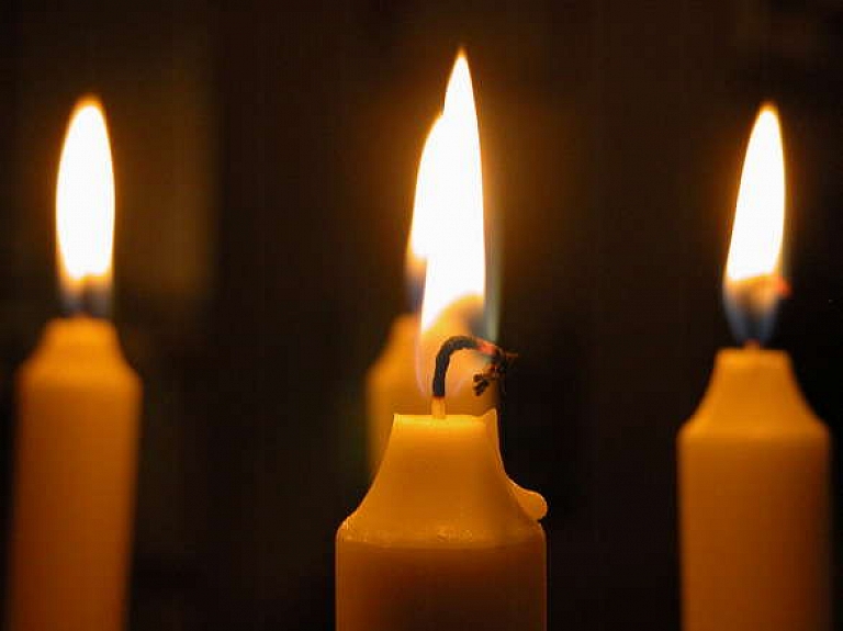 Rīgas dome atbalsta līdzekļu piešķiršanu memoriāla izbūvei Zolitūdes traģēdijas vietā

