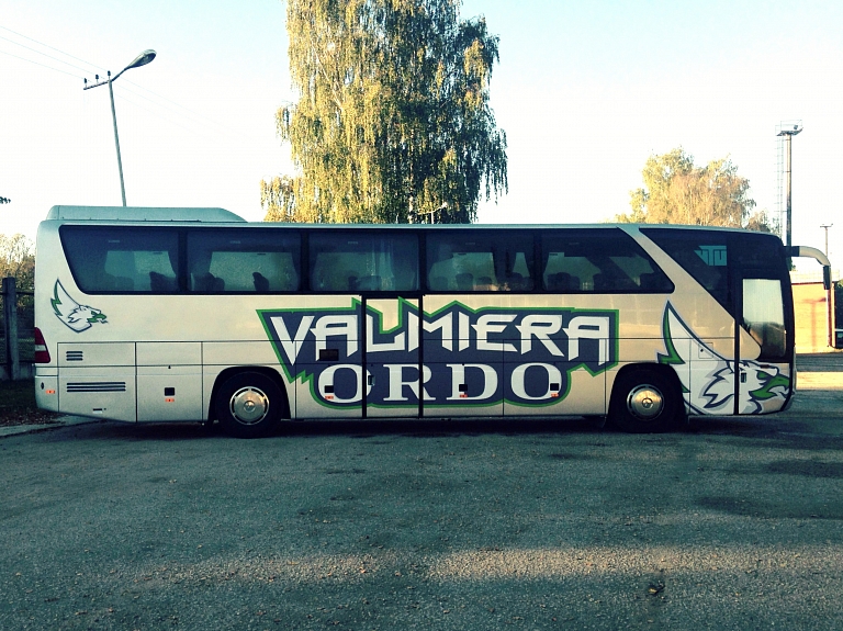 Ceļā devies basketbola komandas "Valmiera/ORDO" jaunā dizaina autobuss