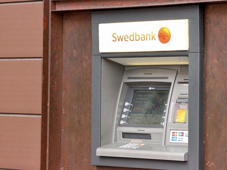 Pilsrundālē "Swedbank" atklāj trešo no 15 Latvijas reģionu programmas bankomātiem

