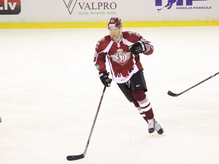 Rīgas "Dinamo" savā laukumā cenšas revanšēties "Spartak" hokejistiem

