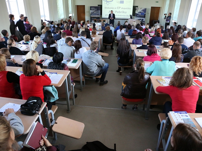 Pabriks diskutē ar Jelgavas uzņēmējiem un studentiem

