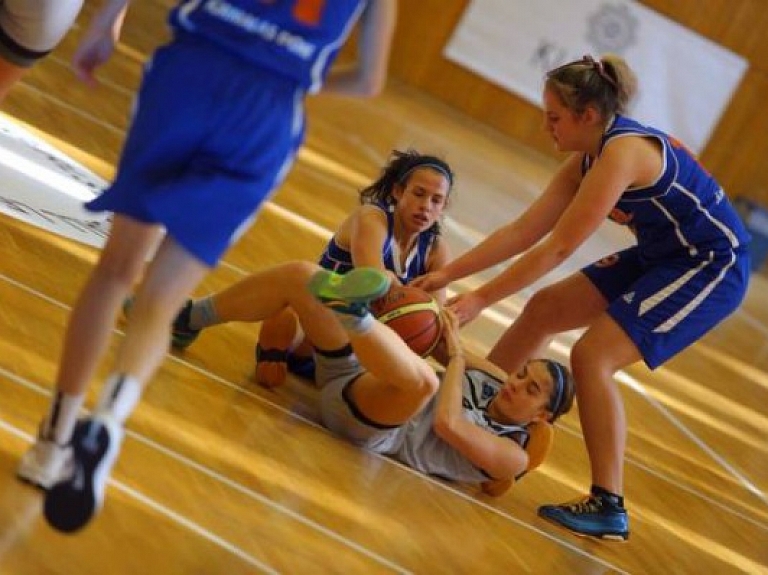 Jūrmalnieces izcīna otro vietu Eiropas meiteņu basketbola līgas pirmajā posmā 