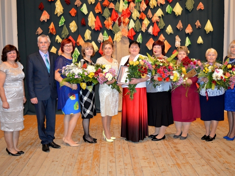 Baltinavas novada skolotājiem pasniegti domes atzinības raksti            