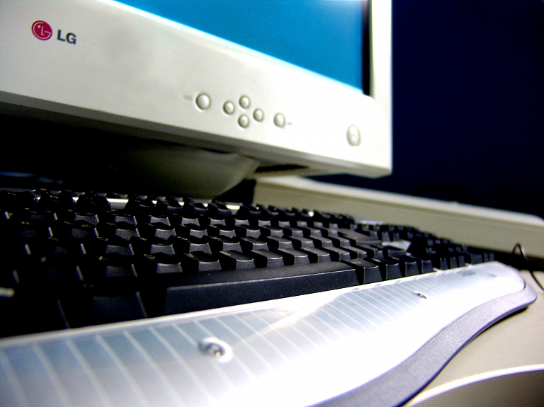 "Latvenergo" Balvu un Viļakas skolām dāvina datortehnikas komplektus