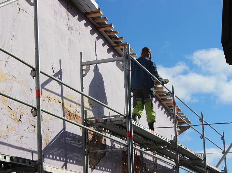 Vēl nav skaidri Jaunmārupes pamatskolas piebūves darbu pabeigšanas termiņi 