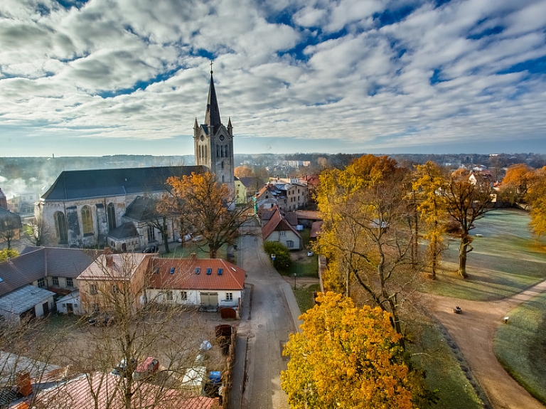 Cēsu dome par 2016.gada prioritātēm noteikusi iedzīvotāju skaita palielināšanu, investīciju piesaisti un pilsētas jubilejas pasākumus

