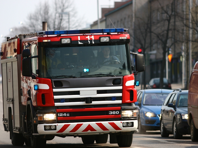 Ugunsgrēkā Daugavpils novadā nodeg divas ēkas 