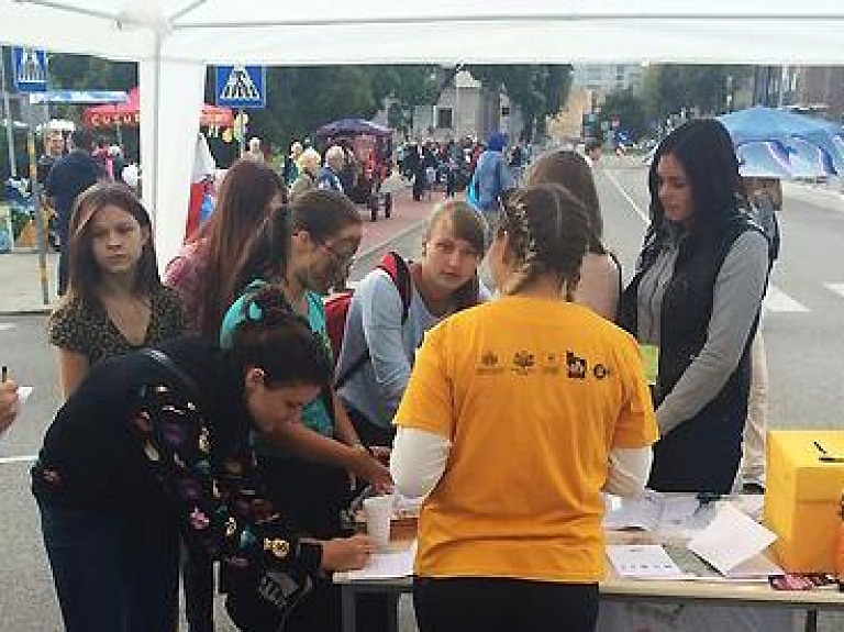 Daugavpilī noslēdzies projekts jauniešiem "Seko līdzi iespējām"