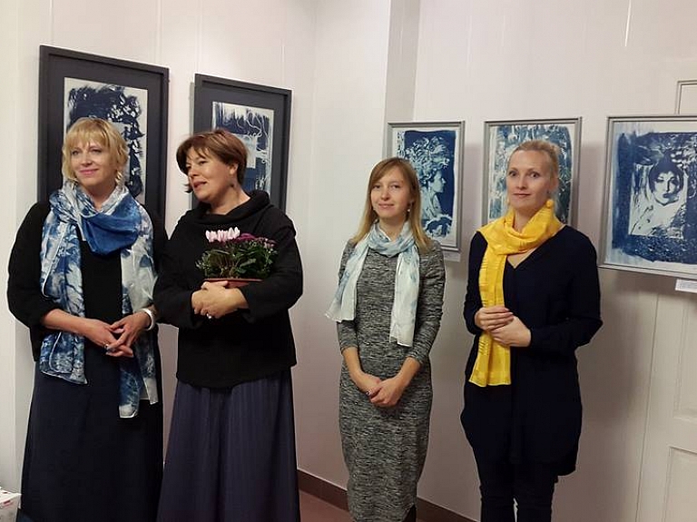 LiepU absolventi aicina apmeklēt cianotipijas izstādi

