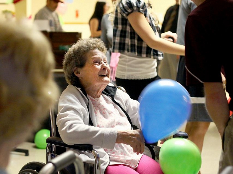 Dobeles seniori svinēja svētkus

