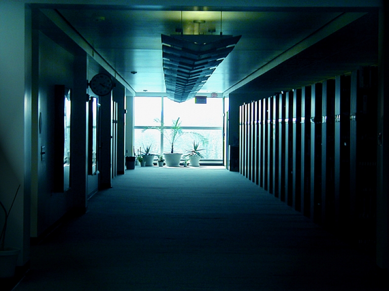 Rīgā divās par bīstamām atzītās skolās veic izpēti remontdarbu sākšanai

