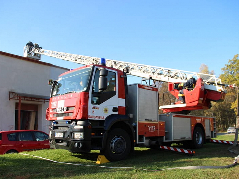 Krāslavas kultūras namā norit glābēju taktiskās mācības