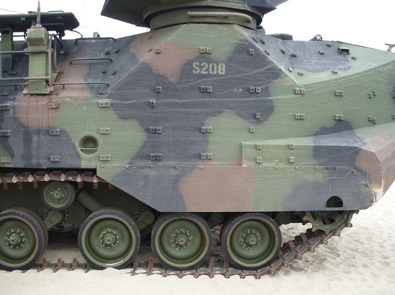 Uz Ādažu bāzi trasnportēs militāro tehniku