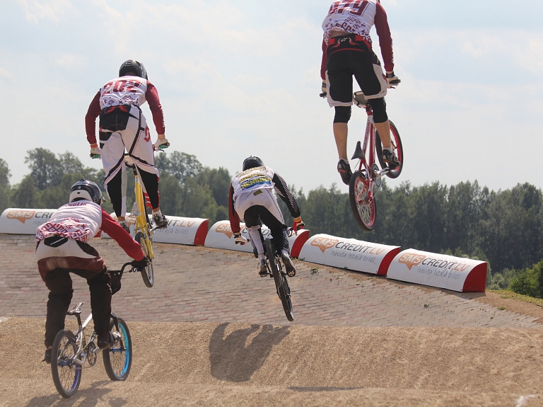 Jaunais BMX riteņbraucējs Strazdiņš triumfējis Eiropas kausa kopvērtējumā

