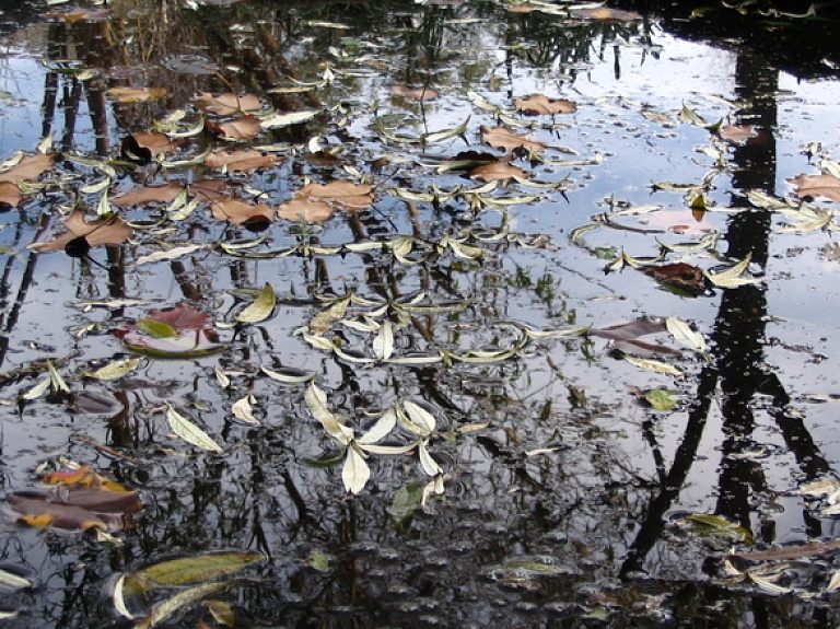 Inčukalna gudrona dīķi sāk pārklāt ar speciālo plēvi 