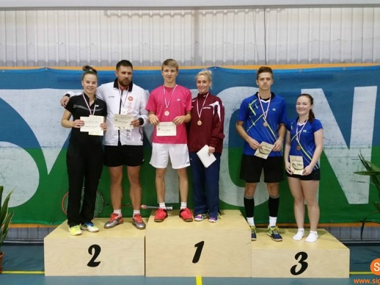 Aizvadīts Siguldas atklātais čempionāts badmintonā


