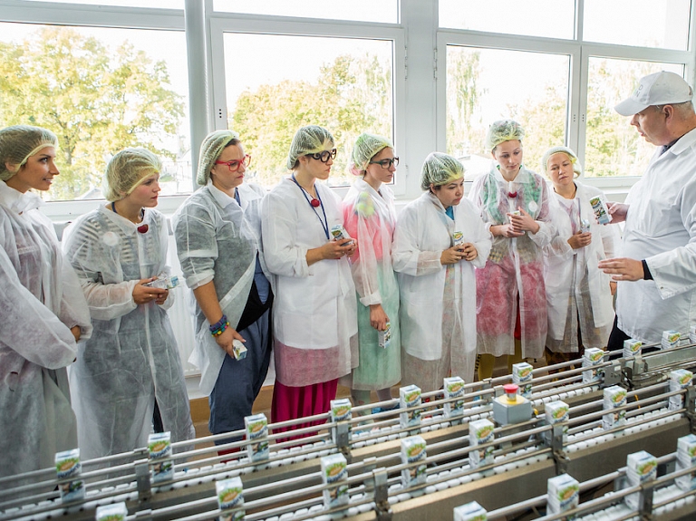 Dakteri klauni viesojas "Food Union"

