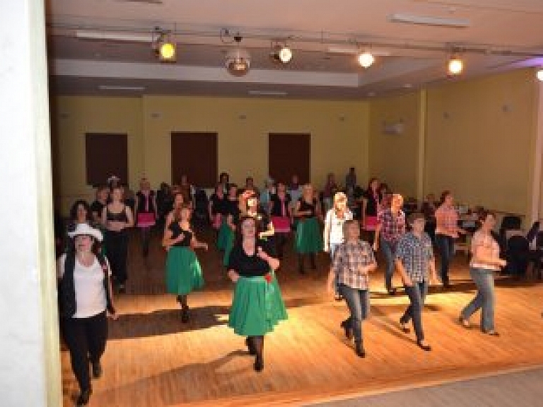 Kultūras centrā "Rekova" atklāta līnijdeju sezona 

