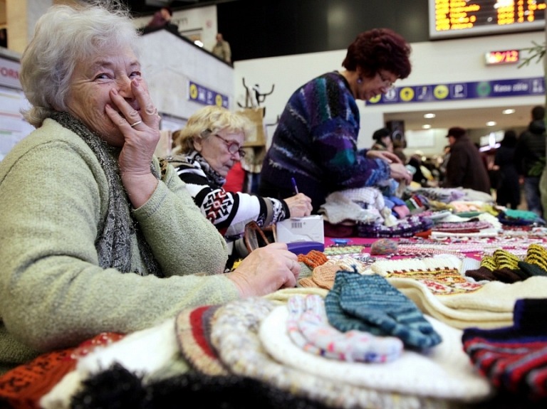 Seniori vēlas, lai pensiju apmēru ietekmētu nostrādātie gadi

