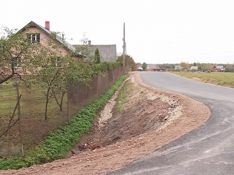 Naudaskalna ciemā aizritējusi rekonsturētā ceļa atklāšana   

      
    

