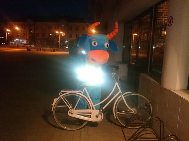 Vērsēns Voldiņš iesaistījies kampaņā "Esi gaismas vest-nesis!"

