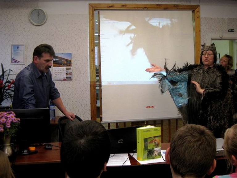 Ilūkstes novada centrālajā bibliotēkā viesojas Ingmārs Līdaka