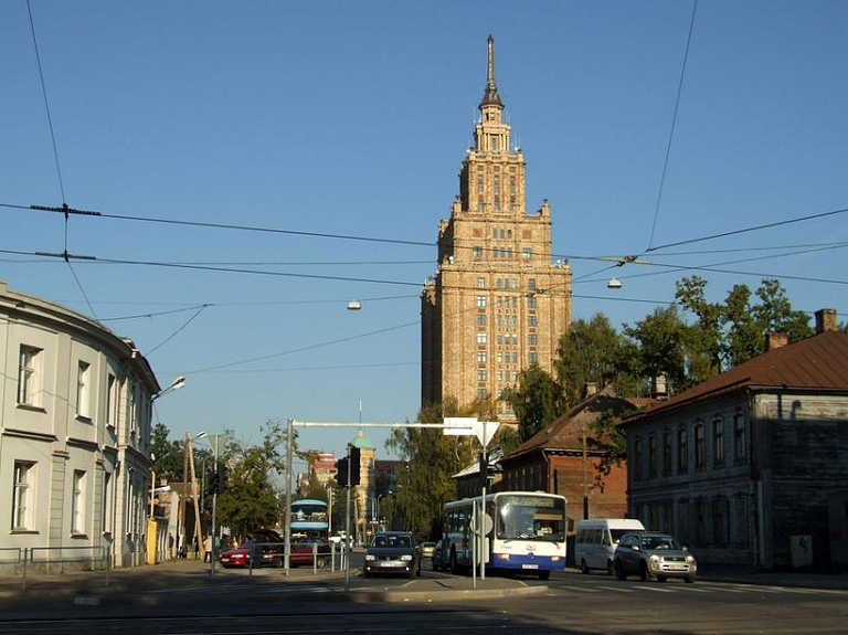 Zinātņu akadēmijas septītajā stāvā mācībās imitē ugunsgrēku

