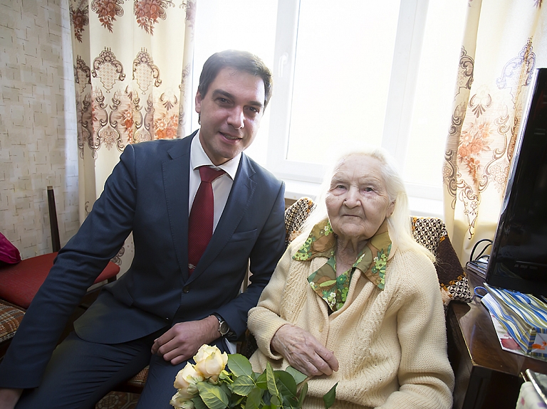 Liepājā sumina simtgadnieci apaļajā jubilejā

