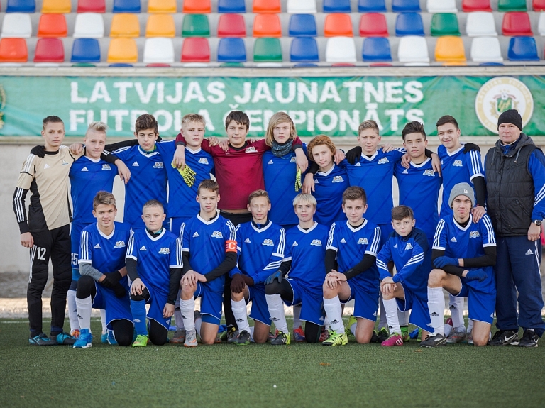Rīgas Futbola skolas komandai Valmierā panākums Latvijas Jaunatnes čempionāta U-15 B vecuma grupā

