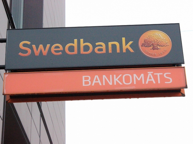 Plācī atklāj "Swedbank" bankomātu