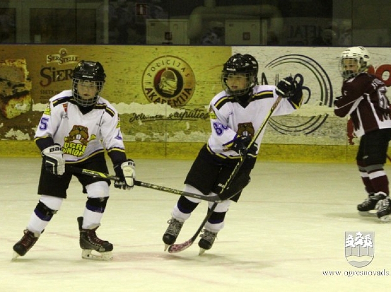 HK "Ogre Juniors" komandām nedēļas nogalē astoņas spēles

