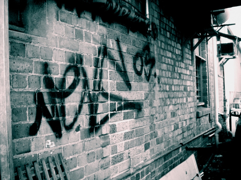 Rīgā nojaukts grausts Juglas krastmalā 